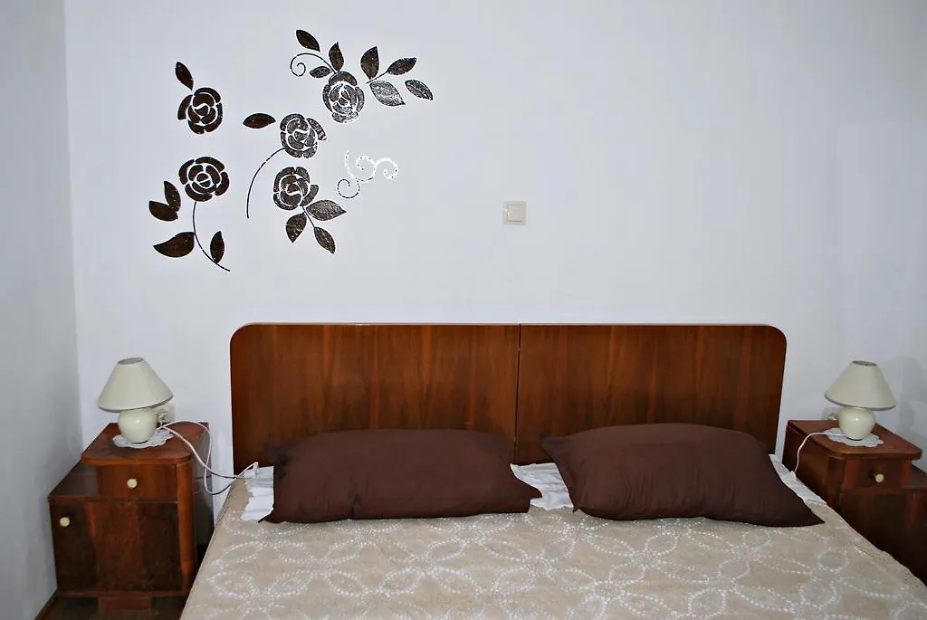 Apartment Mateo Šajini